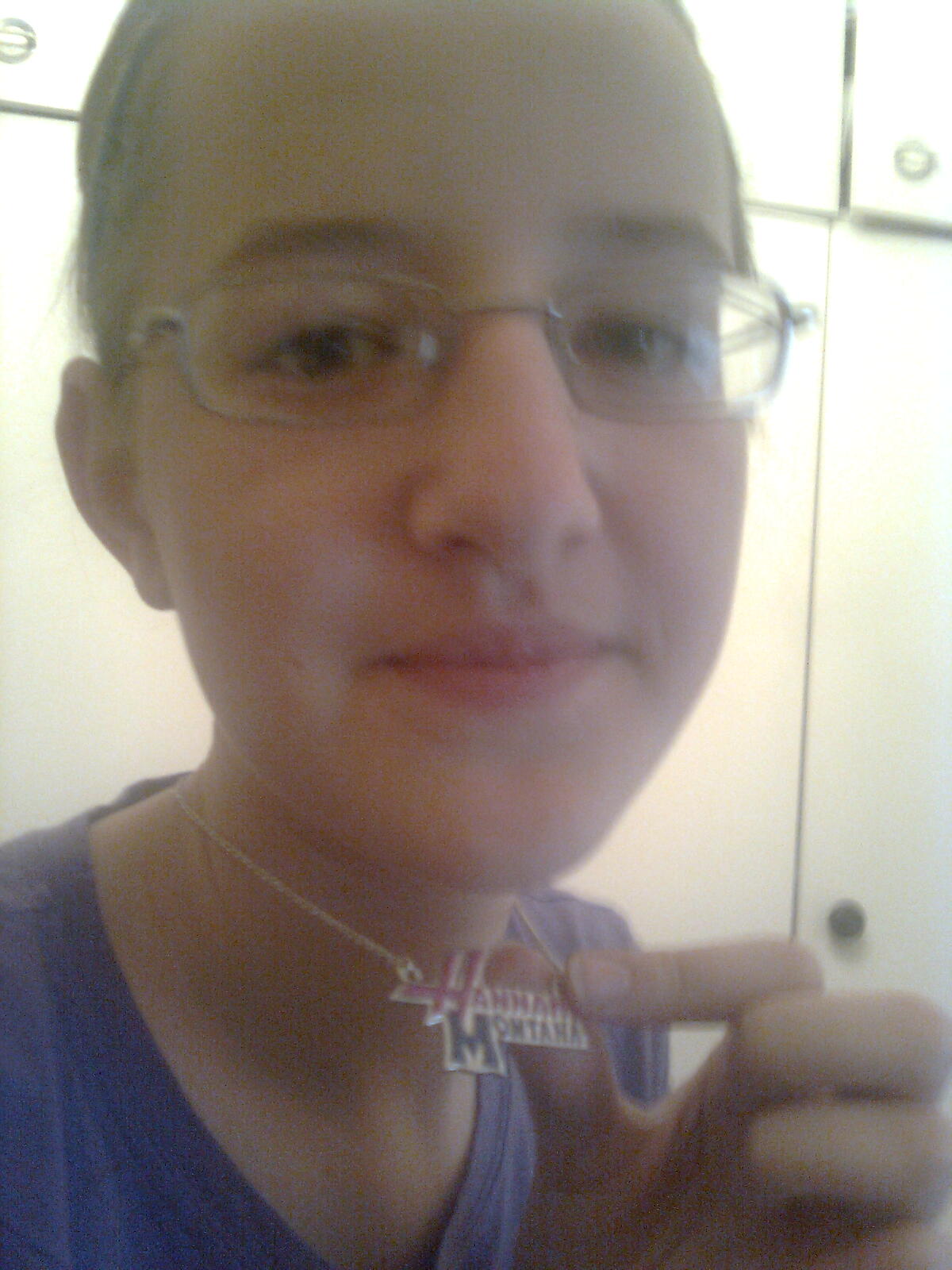 Jůůů eliška má na krku Hanna Montanu!!!